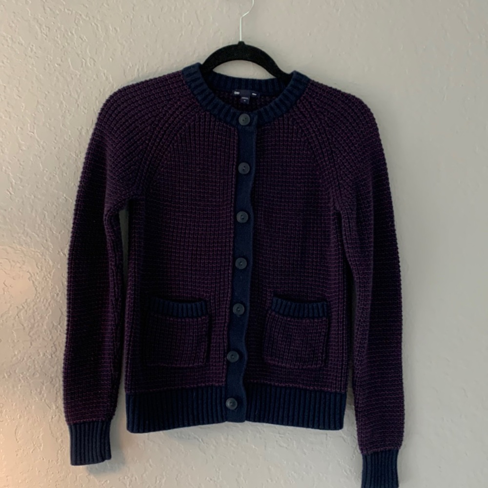 Really sweet Gap cardigan!  Sz M